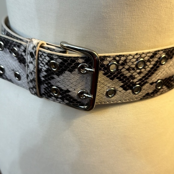 Urban Outfitters Belt Wide Animal Print Double Buckle Adjustable 26-30 Wide - Picture 2 of 11